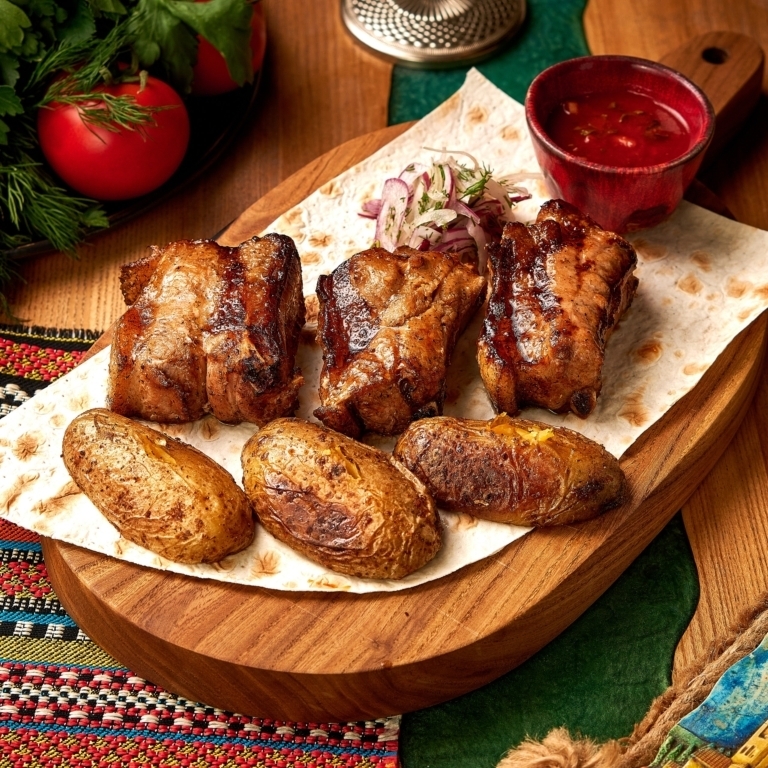 Свиные ребрышки с картофелем